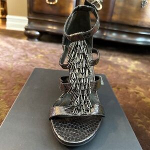 New-Never Worn Kenneth Cole Dangle Know High Heel